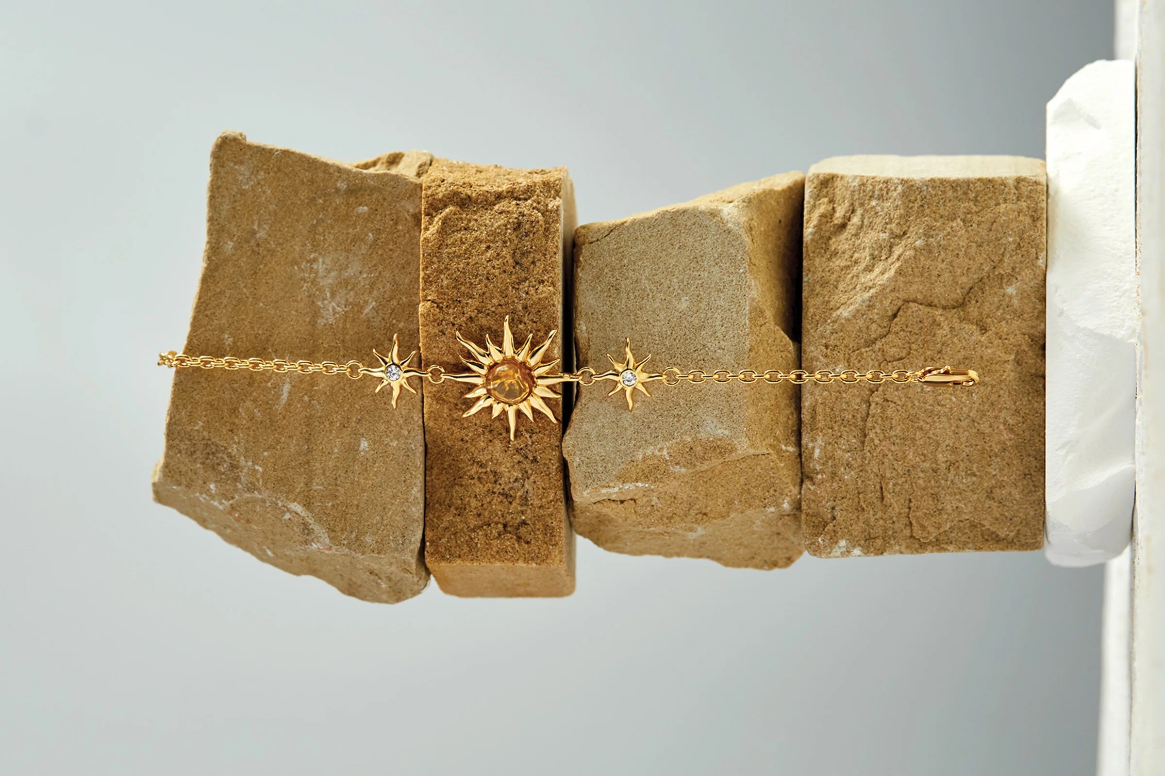 Matching Your Fragrance Bracelet with Your Mood: A How-to Guide